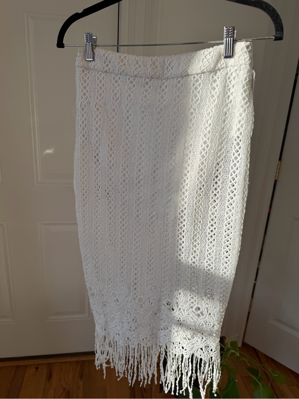 Missguided + White Crochet Fringe Midi Skirt